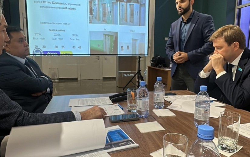 Астана қалалық мәслихатының депутаттары көшпелі отырыс барысында 2030 жылға дейінгі Астана реновациясы бағдарламасын талқылады