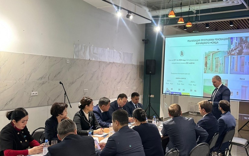 Астана қалалық мәслихатының депутаттары көшпелі отырыс барысында 2030 жылға дейінгі Астана реновациясы бағдарламасын талқылады