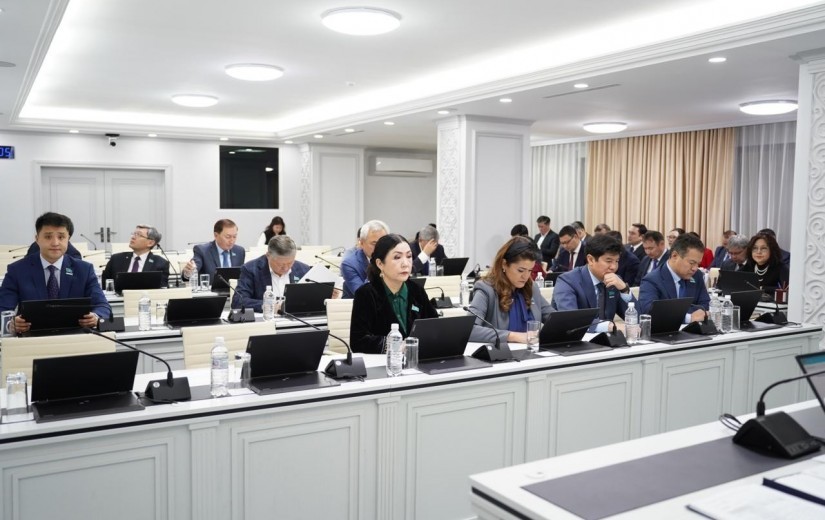 На заседании постоянной комиссии по вопросам бюджета,  экономики, промышленности и предпринимательства состоялось обсуждение бюджета на 2026-2028 годы