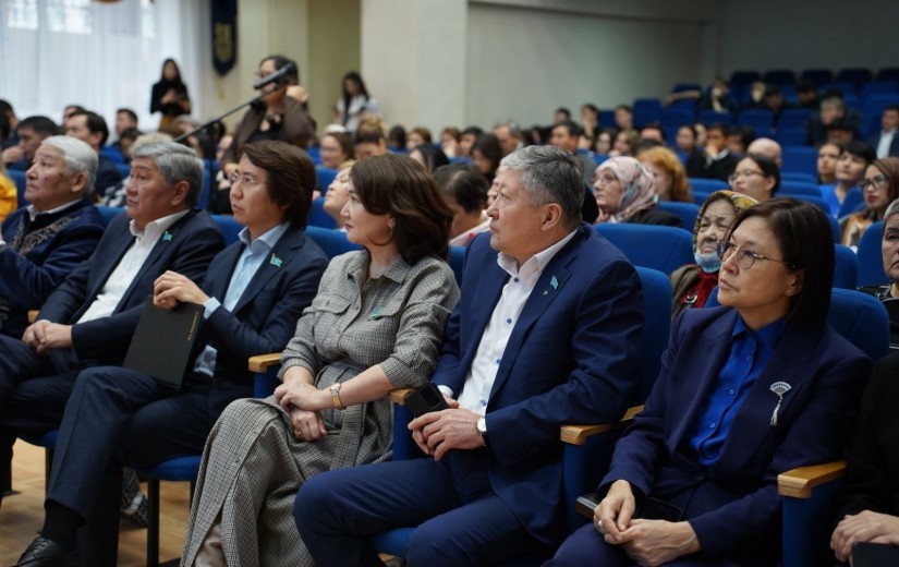 Елордалық мәслихат депутаттары  елорда тұрғындарымен есептік кездесулерді аяқтады