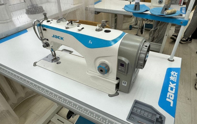 Астана қалалық мәслихатының депутаттары Астана әкімдігіне қарасты Технологиялық колледжге барды