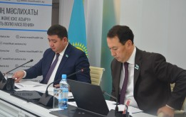 Обсуждение проекта бюджета членами комиссии по вопросам законности, правопорядка и работе с общественностью