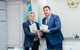 Елордалық мәслихаттың үздік депутаттарына медальдар