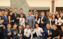 Депутатом столичного маслихата Асхатом Ораловым организована встреча лидеров столичной молодежи с депутатами Мажилиса Парламента Республики Казахстан и маслихата города Астаны