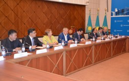 Депутаттар алғашқы медициналық жәрдем мәселелеріне қайта оралды