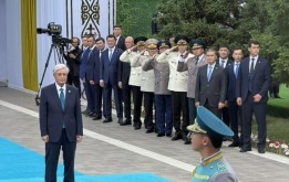 Депутаты маслихата приняли участие в торжественной церемонии поднятия Государственного флага Республики Казахстан