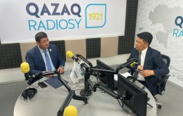 Мәслихат хатшысы Qazaq Radiosy ұжымын алдағы жүз жылдық мерейтойымен құттықтады