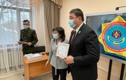 Благодарственные письма депутатам от столичных спасателей