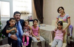 Новогодние подарки получила многодетная семья Боруевых