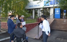 В Астане прошел общественно-партийный мониторинг объектов по обеспечению беспрепятственного доступа лицам с ограниченными возможностями.