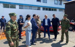 Депутаттар жағажай маусымының ашылу қарсаңында құтқару станциясына барып шықты