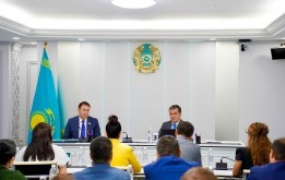 Депутаттық корпустың Астана қаласы әкімімен жұмыс кездесуі өтті