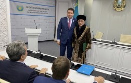 Секретарь маслихата Ерлан Каналимов поздравил с юбилеем Председателя общественного совета