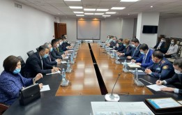 Столичный избирком и городской маслихат столицы провели круглый стол, посвященный Всемирному дню выборов