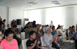 Депутаты столичного маслихата поздравили детей