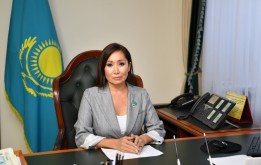 Әбден Қарақат Жақсылыққызы Мәдени-инабаттылыққа тәрбиелейтін «Қазақ қызы» ҚБ қыздар институтының құрылтайшысы, Нұр-Сұлтан қаласы мәслихатының депутаты