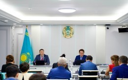 Астанада қалалық мәслихаттың кезектен тыс сессиясы өтті