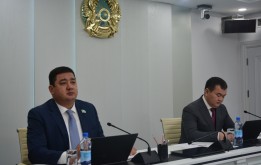 Внеочередная сессия: О присвоении звания «Астана қаласыныңың құрметті   азаматы»