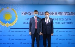 Депутаты маслихата награждены государственными наградами