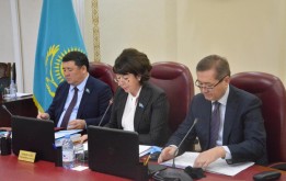 Состоялась внеочередная сессия маслихата города