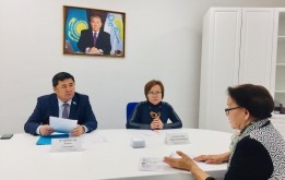 Секретарь маслихата Жанат Нурпиисов провел личный прием граждан в Общественной приемной филиала партии "NurOtan"