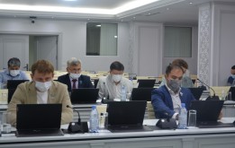 Заседание постоянной комиссии по обсуждению основного вопроса очередной сессии