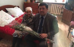 Секретарь маслихата города Астаны Жанат Нурпиисов поздравил ветеранов войны с наступающим Днем Великой Победы