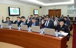 В столичном маслихате провели семинар- совещание, на котором вновь избранным депутатам шестого созыва разъяснили их права, обязанности и специфику работы