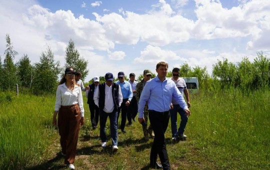 Мәслихат депутаттары «Астана-Зеленстрой» ЖШС-нің ағаш-бұта көшеттері питомнигіне барды