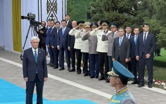 Мәслихат депутаттары Қазақстан Республикасының Мемлекеттік Туын көтерудің салтанатты рәсіміне қатысты