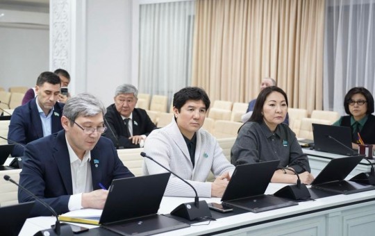 Мәслихатта заңдылық, құқық тәртібі және қоғаммен жұмыс мәселелері бойынша тұрақты комиссияның отырысы өтті