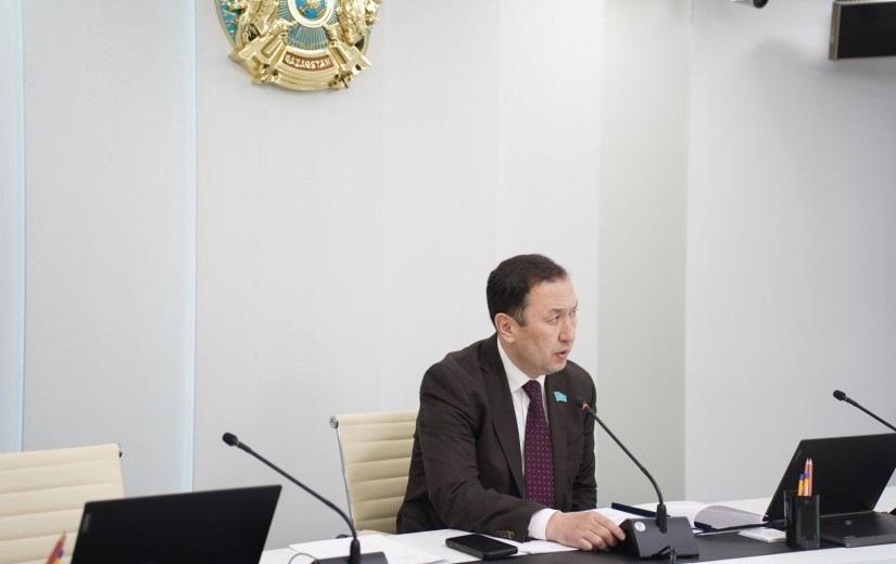 Мәслихатта заңдылық, құқық тәртібі және қоғаммен жұмыс мәселелері бойынша тұрақты комиссияның отырысы өтті