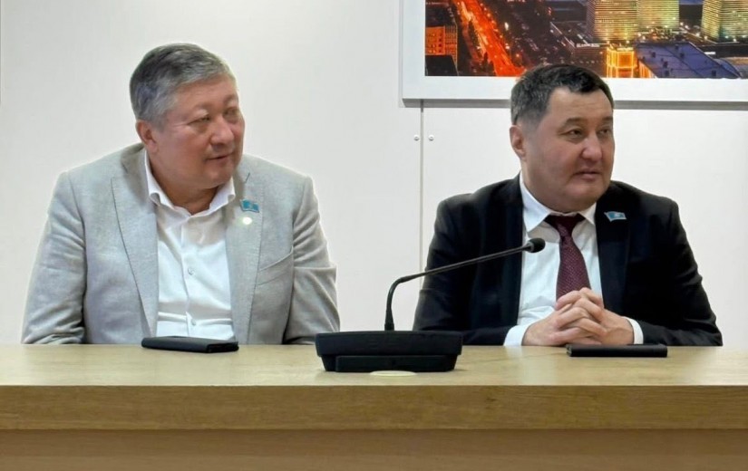 Астана қаласы мәслихатының депутаттары «АстанаГенплан» ЖШС базасында қаланың қоғамдық кеңістіктерін дамыту мәселесі бойынша жұмыс кеңесін өткізді