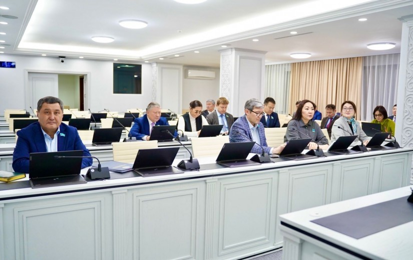 Медициналық қызмет көрсету мәселесі бойынша мәслихаттың отырысы