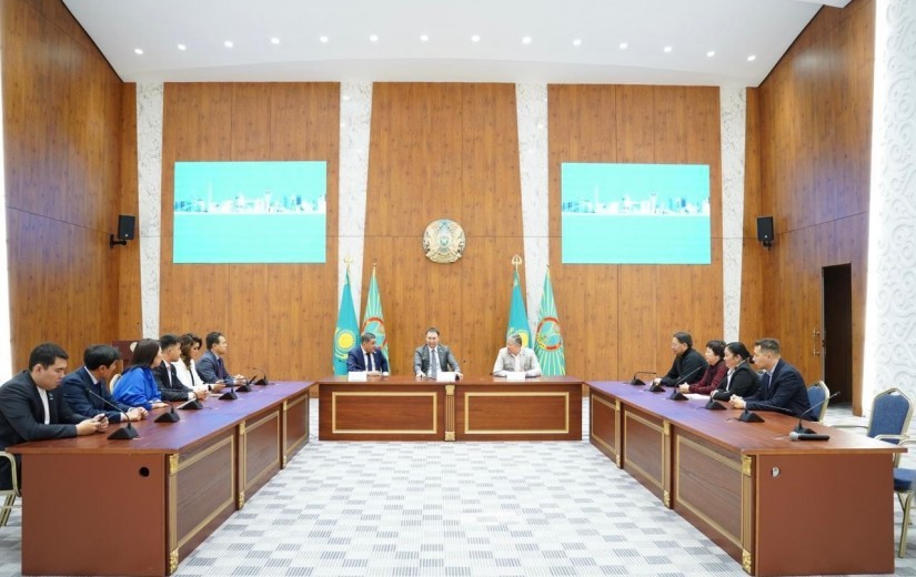 Встреча депутатов маслихата с магистрантами Академии государственного управления при Президенте РК