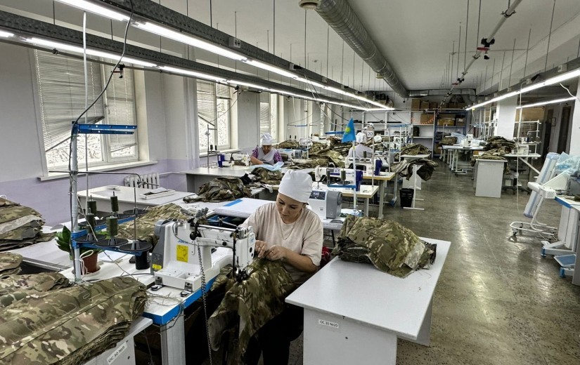 Астана қалалық мәслихатының депутаттары жеңіл өнеркәсіп саласында жұмыс істейтін қаланың өндірістік кәсіпорындарының бірі «DANMARD»ЖШС барды