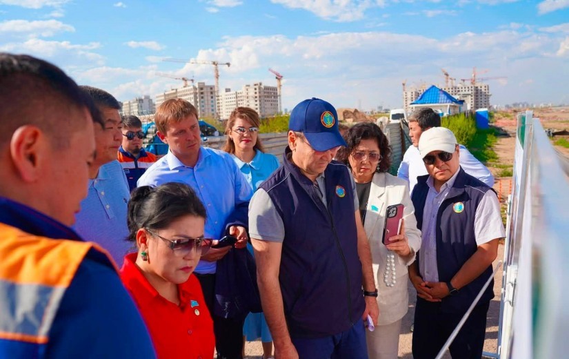 Мәслих депутататы Құрылыс, экология, көлік және тұрғын үй-коммуналдық шаруашылық мәселелері жөніндегі тұрақты комиссииның отырысына дайындық аясында жол құрылысы нысандарын арлады