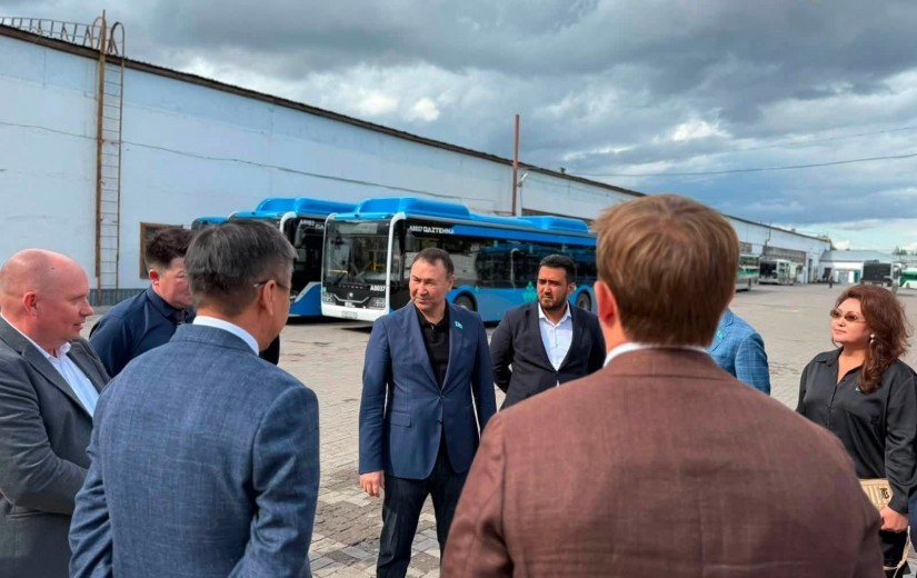 Елорда мәслихатының депутаттары «№1 автобус паркі» АҚ базасында көшпелі кеңес өткізді