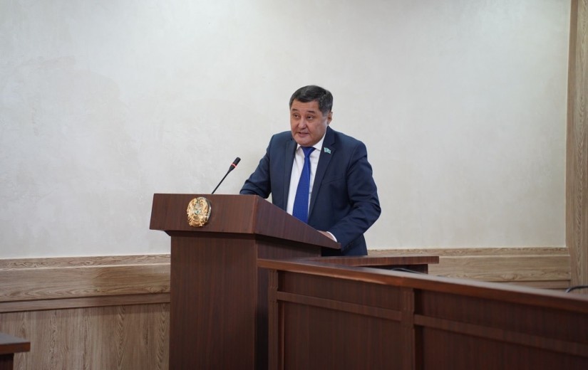 Депутаты начали заслушивание отчётов акимов районов