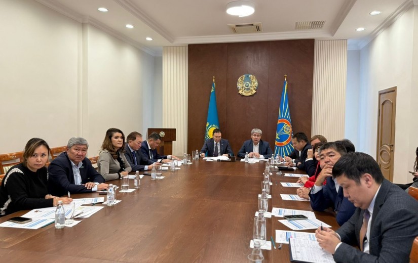 Депутаты столичного маслихата посетили район «Нұра», где обсудили реализацию текущих проектов и задачи, стоящие перед районом на будущее