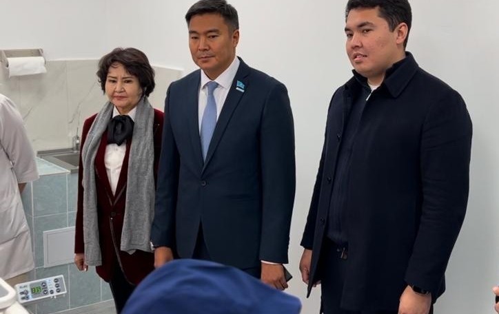 Депутаты маслихата проверили готовность к открытию стоматологических кабинетов в школах столицы