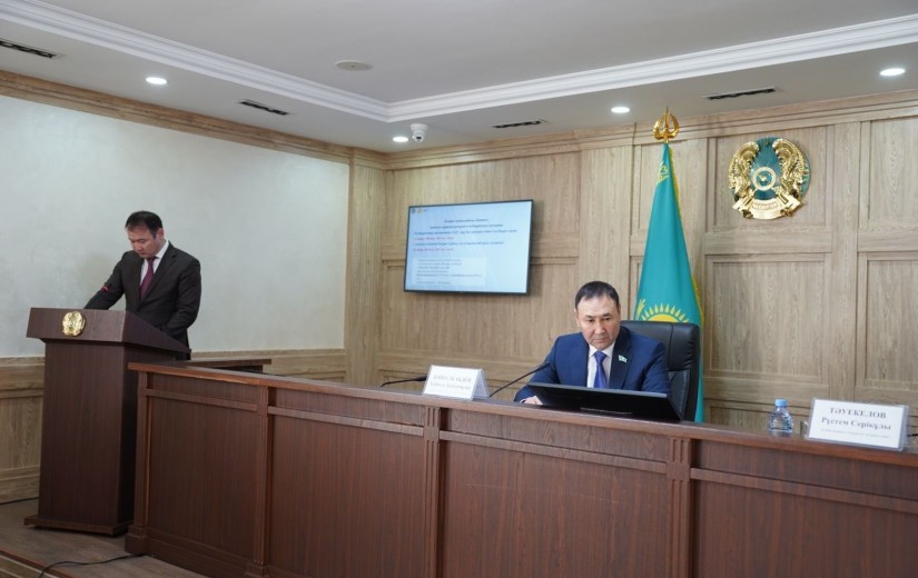 Депутаты начали заслушивание отчётов акимов районов