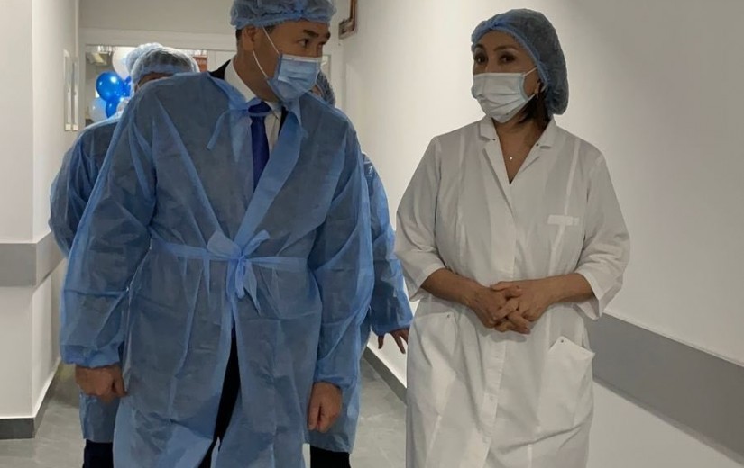 Депутаты маслихата Астаны посетили городской больницы №3, где после капитального ремонта возобновил работу хирургический корпус