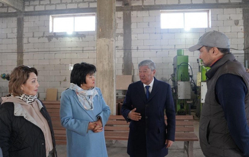 Депутаты из регионов и столицы посетили объекты сортировки и переработки отходов в Астане