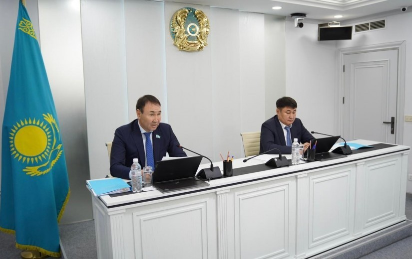 Мәслихаттың салық салу, қолжетімді ортаны қамтамасыз ету және әлеуметтік маңызы бар жобалар мәселелері жөніндегі кезектен тыс сессиясы туралы