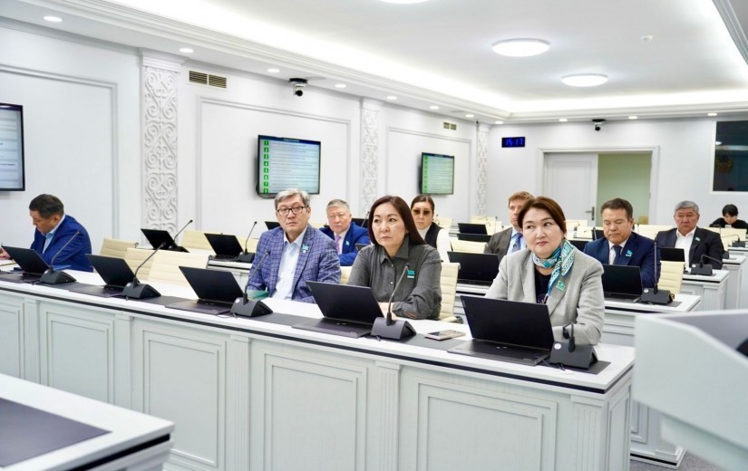 Медициналық қызмет көрсету мәселесі бойынша мәслихаттың отырысы