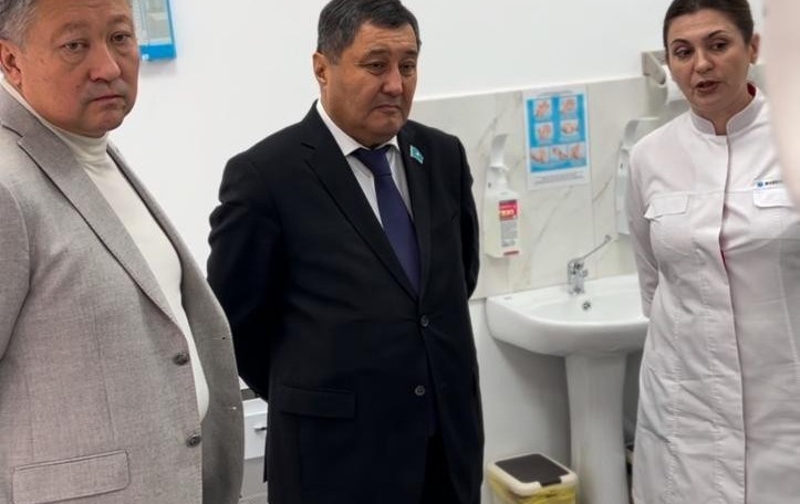 Депутаты маслихата проверили готовность к открытию стоматологических кабинетов в школах столицы