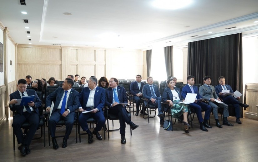 Депутаты начали заслушивание отчётов акимов районов