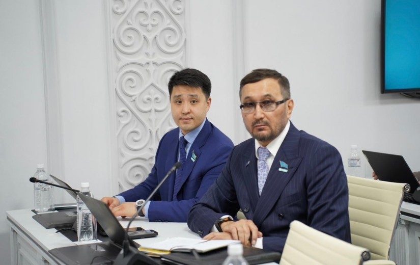 Мәслихаттың салық салу, қолжетімді ортаны қамтамасыз ету және әлеуметтік маңызы бар жобалар мәселелері жөніндегі кезектен тыс сессиясы туралы