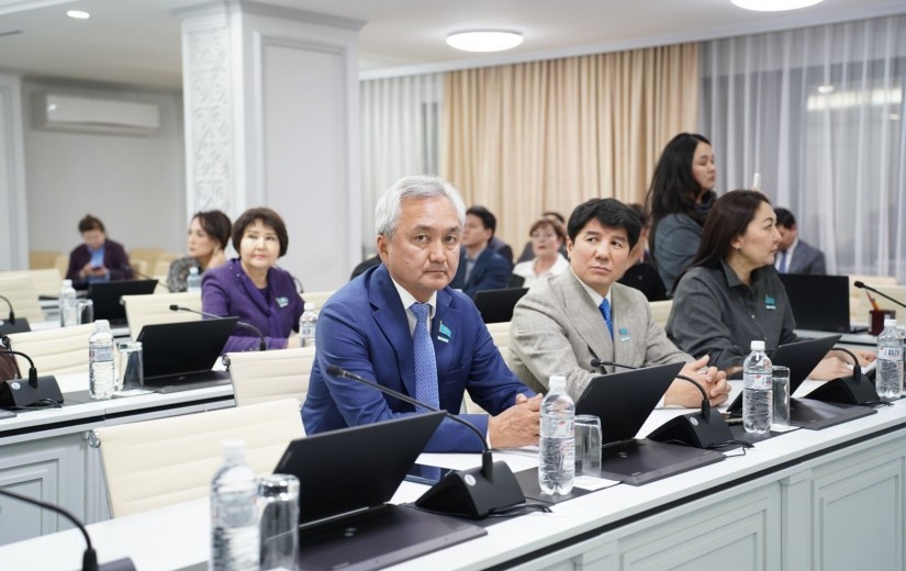 Заңдылық, құқық тәртібі жәнежұртшылық пен жұмыс мәселелері жөніндегі тұрақты комиссияның отырысы